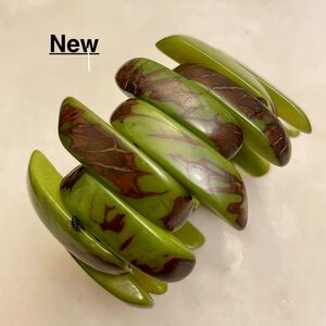 New tagua nut handmade vegan organic Stretchable green/brown bracelet⭐️⭐️⭐️